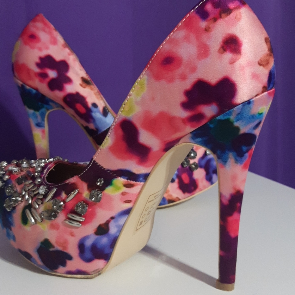 Shoes - Picture 3 of 4